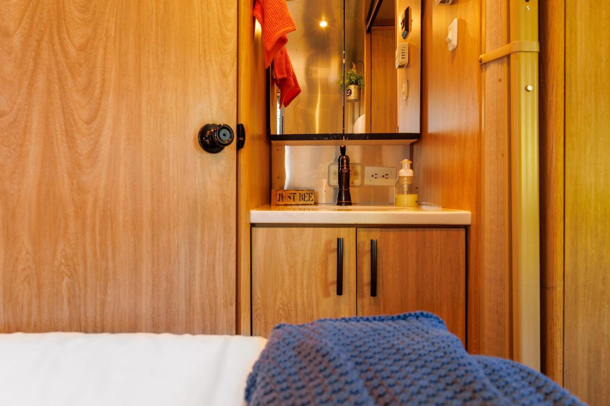 Cozy 1Br Airstream Near Leipers Fork - Sleeps 3 Apartment Franklin Luaran gambar